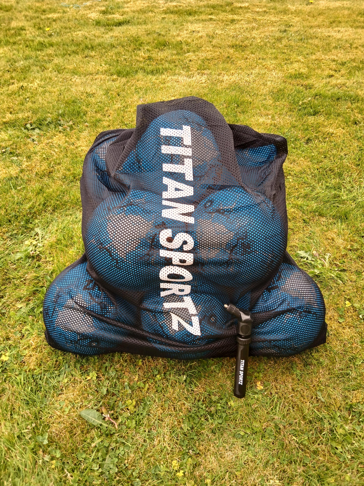 10 Top Binz Footballs - with Free Ball Carry Bag + Pump