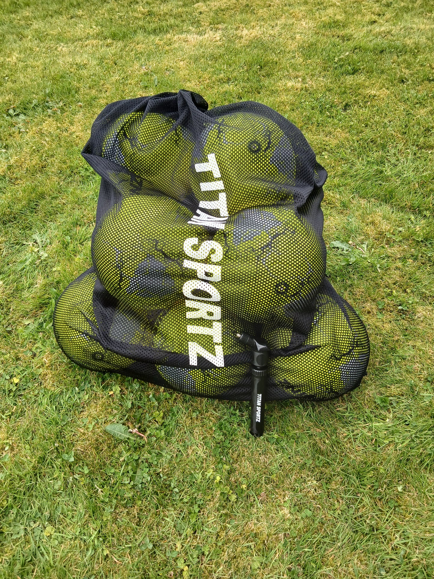 10 Top Binz Footballs - with Free Ball Carry Bag + Pump