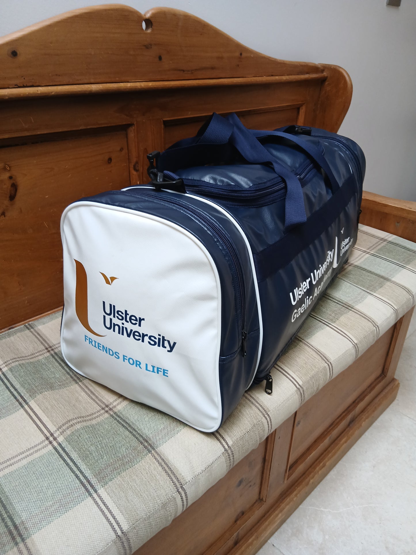 Retro Ulster University Kitbag