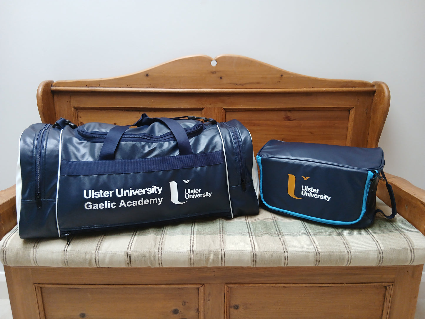 Retro Ulster University Bootbag & Kitbag Bundle